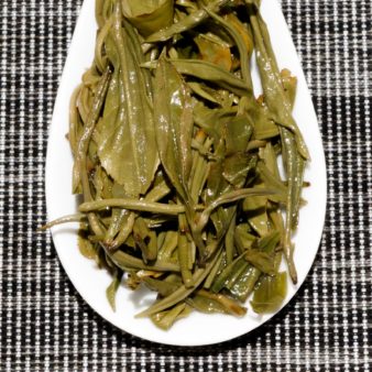 China Yunnan Mengku Song Zhen Green Pine Needle Green Tea