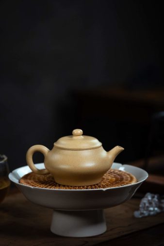 Bian Deng Yixing Teapot (Ben Shan Luni)