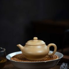 Bian Deng Yixing Teapot (Ben Shan Luni)