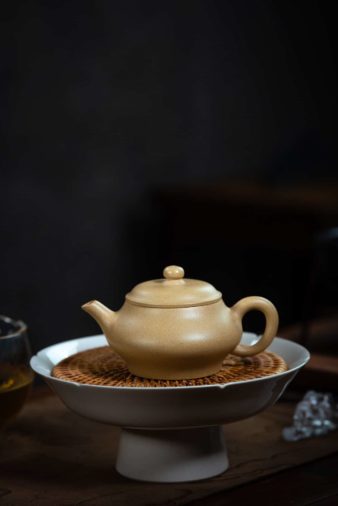 Bian Deng Yixing Teapot (Ben Shan Luni)