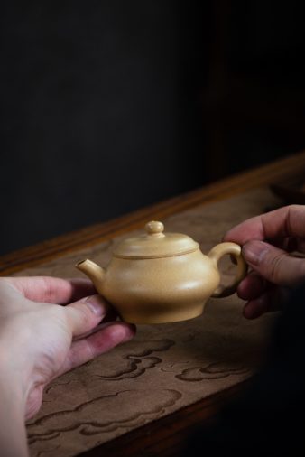 Bian Deng Yixing Teapot (Ben Shan Luni)