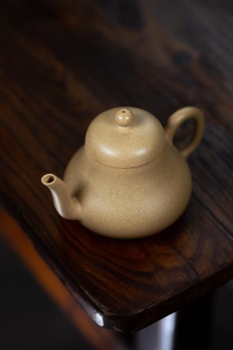 Jun De Yixing Teapot (Ben Shan Luni)