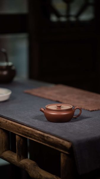 Jing Yuan Yixing Teapot (Di Cao Qing Zini Clay)