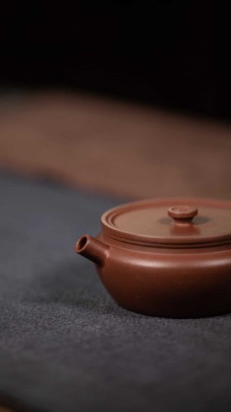 Jing Yuan Yixing Teapot (Di Cao Qing Zini Clay)