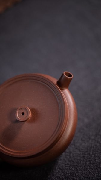 Jing Yuan Yixing Teapot (Di Cao Qing Zini Clay)