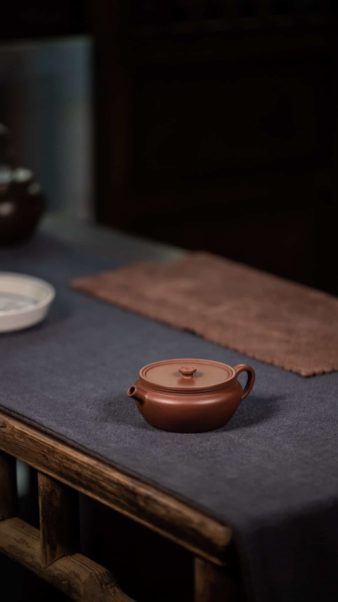 Jing Yuan Yixing Teapot (Di Cao Qing Zini Clay)