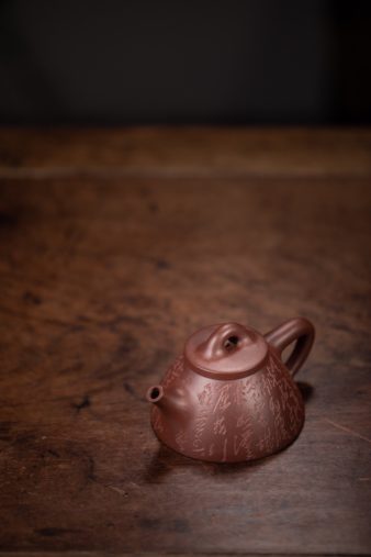 Shi Piao Overlord Yixing Teapot (Zini Clay)