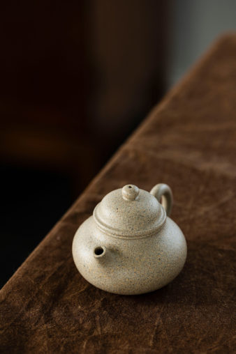 Rong Tian Zhima Duanni Yixing Tea Pot